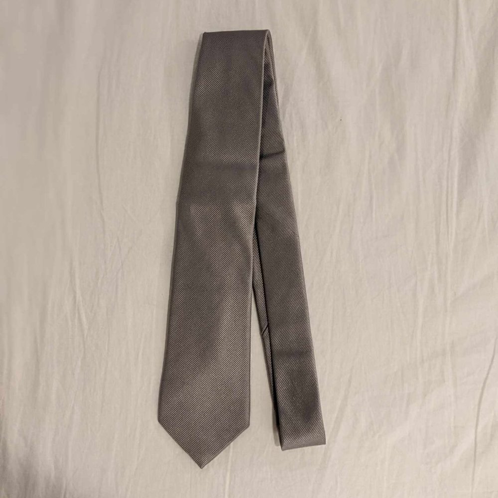 Uniqlo Gray Silk Tie